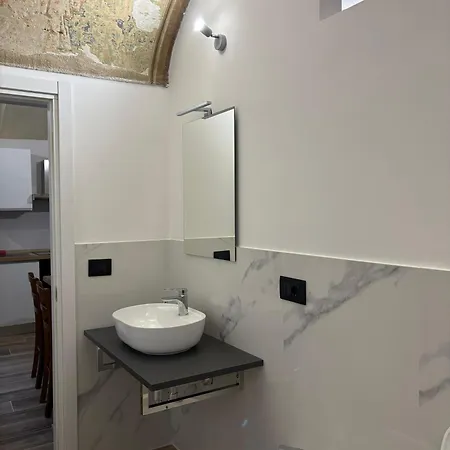 Maison De Cavour Bed & Breakfast 3*